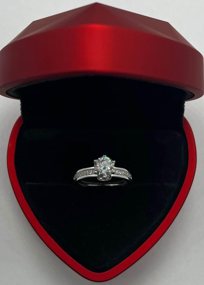 ON SALE 1ct Moissanite diamond store ring with certificate free Ring Engraver