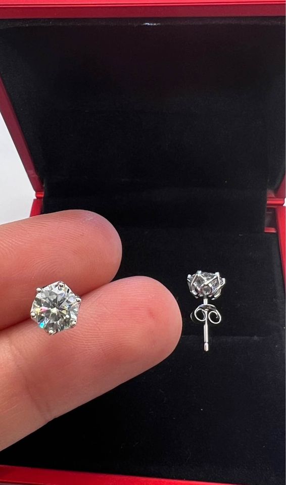 New outlet 2ct Beautiful Moissanite Diamonds Stud Earrings